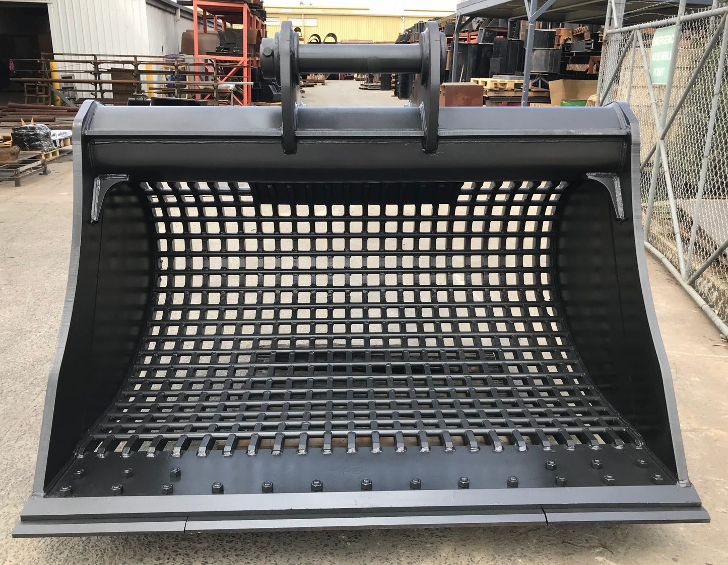 Sorting Bucket including bolt on cutting edge